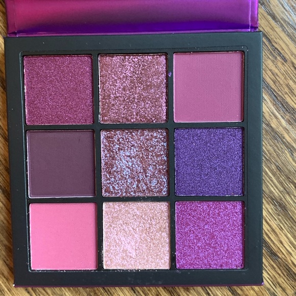 HUDA BEAUTY Other - HOST PICK! Huda Beauty eyeshadow palette